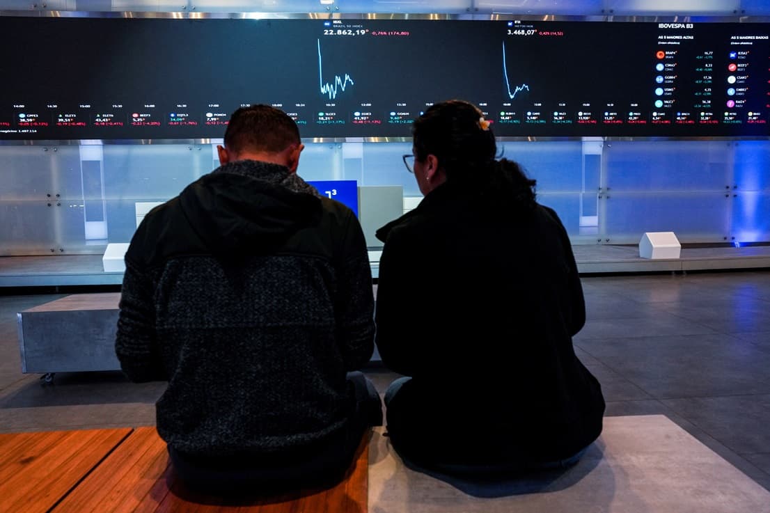 Grandes empresas lucram enquanto trabalhador paga a conta