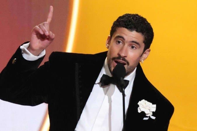 Grammy 2026: Bad Bunny faz história e grita 'fora ICE'